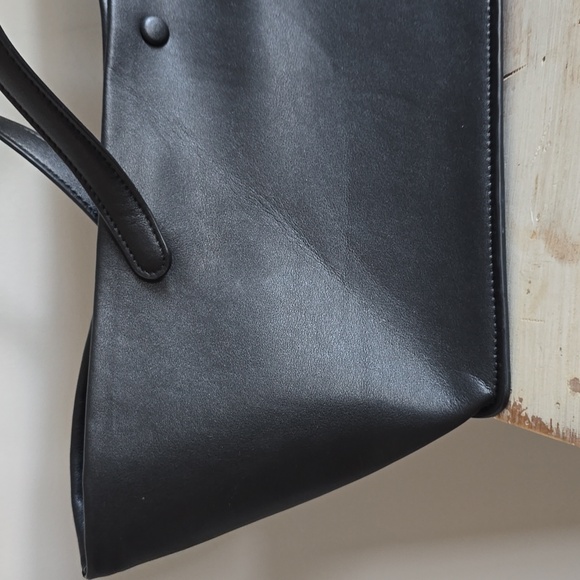 Minimalist Leather Shoulder Tote Bag - Picture 3 of 16
